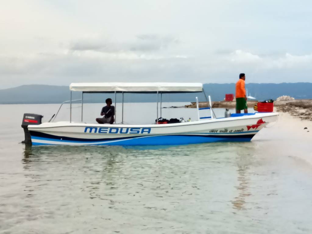 MEDUSA dive boat in Dauin MEDUSA dive boat Dauin